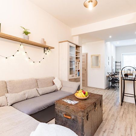 Appartamento Charming Flat, Steps From Castle - Historic Part Bratislava Esterno foto