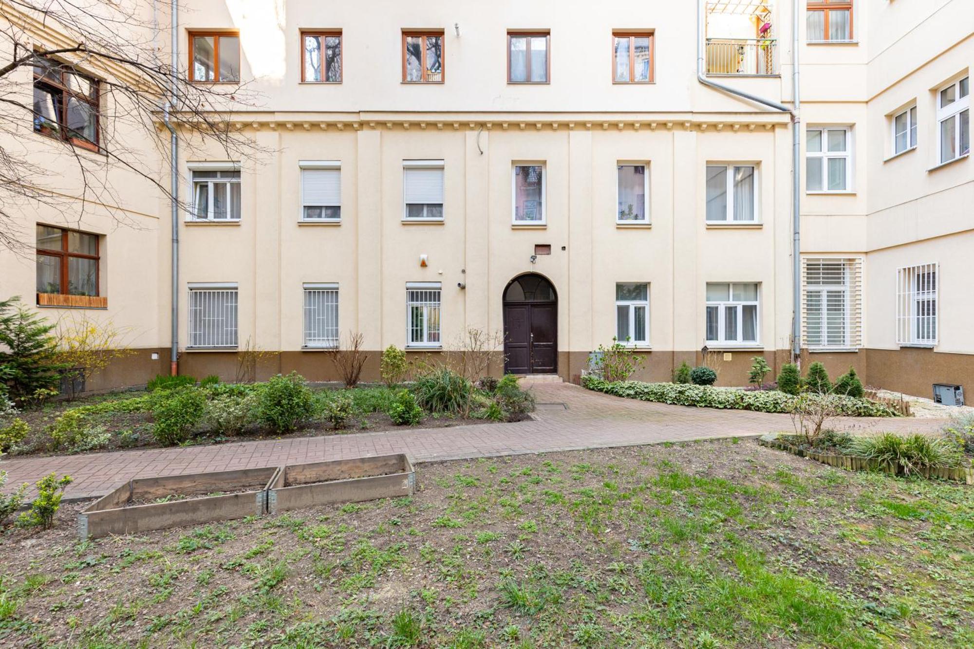 Appartamento Charming Flat, Steps From Castle - Historic Part Bratislava Esterno foto