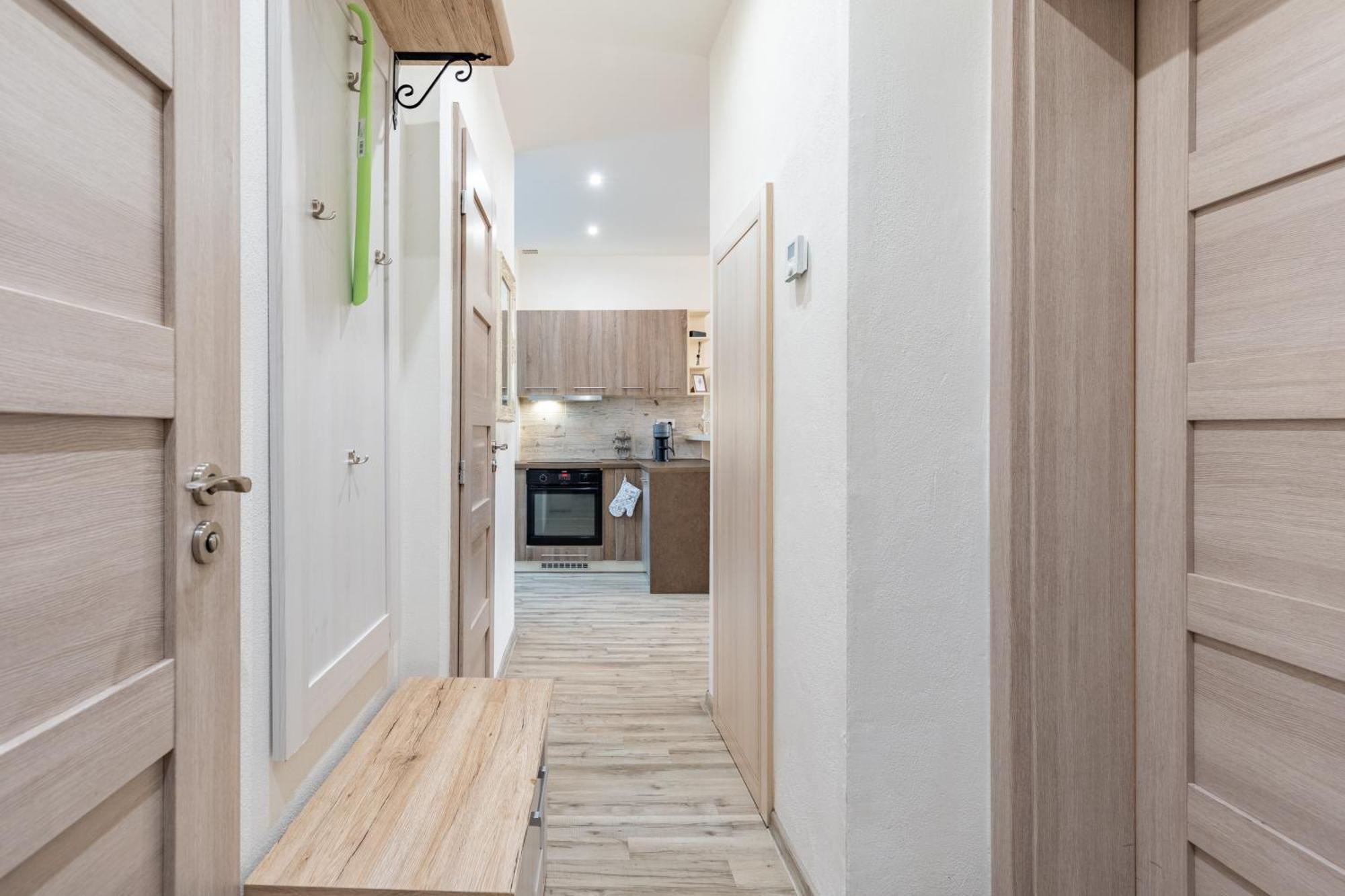 Appartamento Charming Flat, Steps From Castle - Historic Part Bratislava Esterno foto