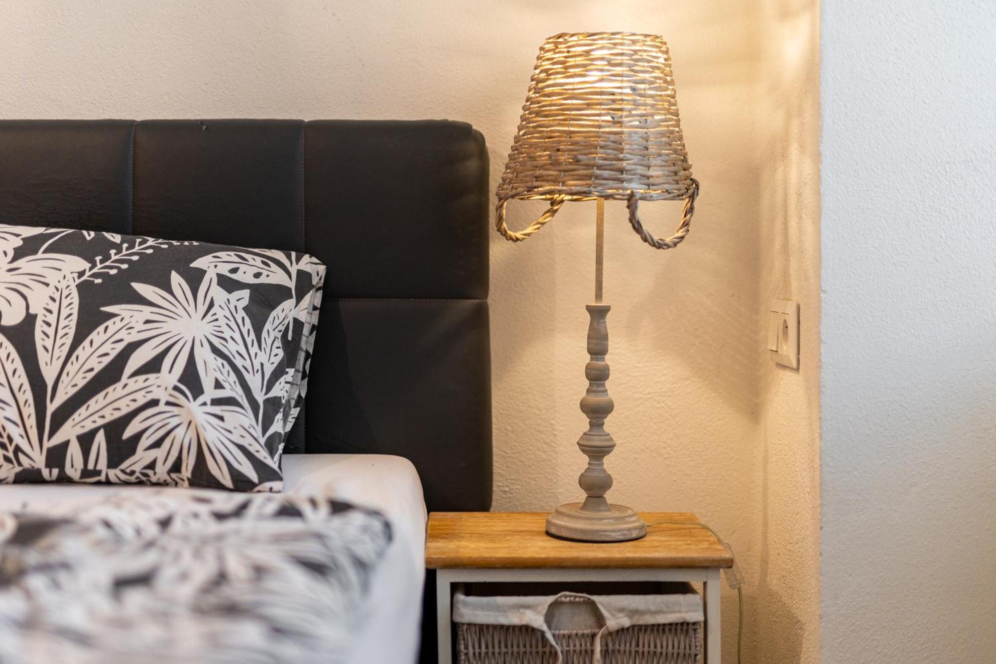 Appartamento Charming Flat, Steps From Castle - Historic Part Bratislava Esterno foto