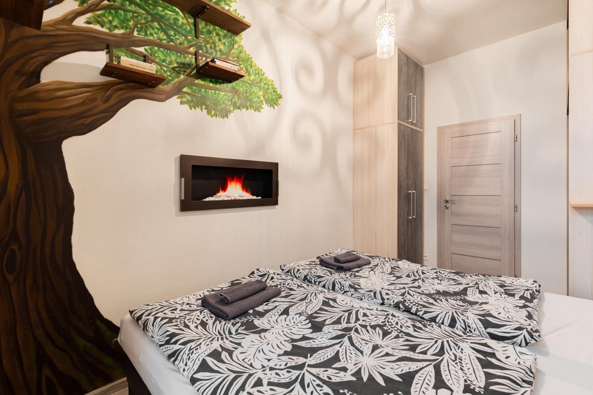Appartamento Charming Flat, Steps From Castle - Historic Part Bratislava Esterno foto