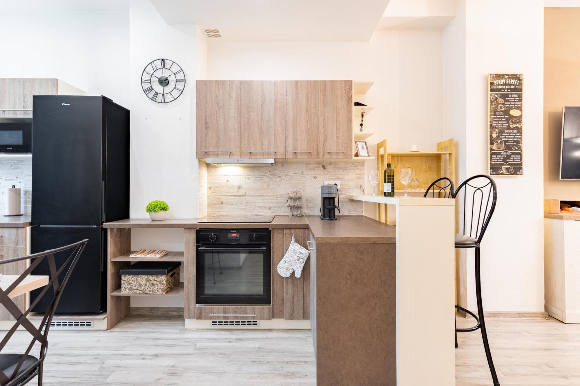 Appartamento Charming Flat, Steps From Castle - Historic Part Bratislava Esterno foto