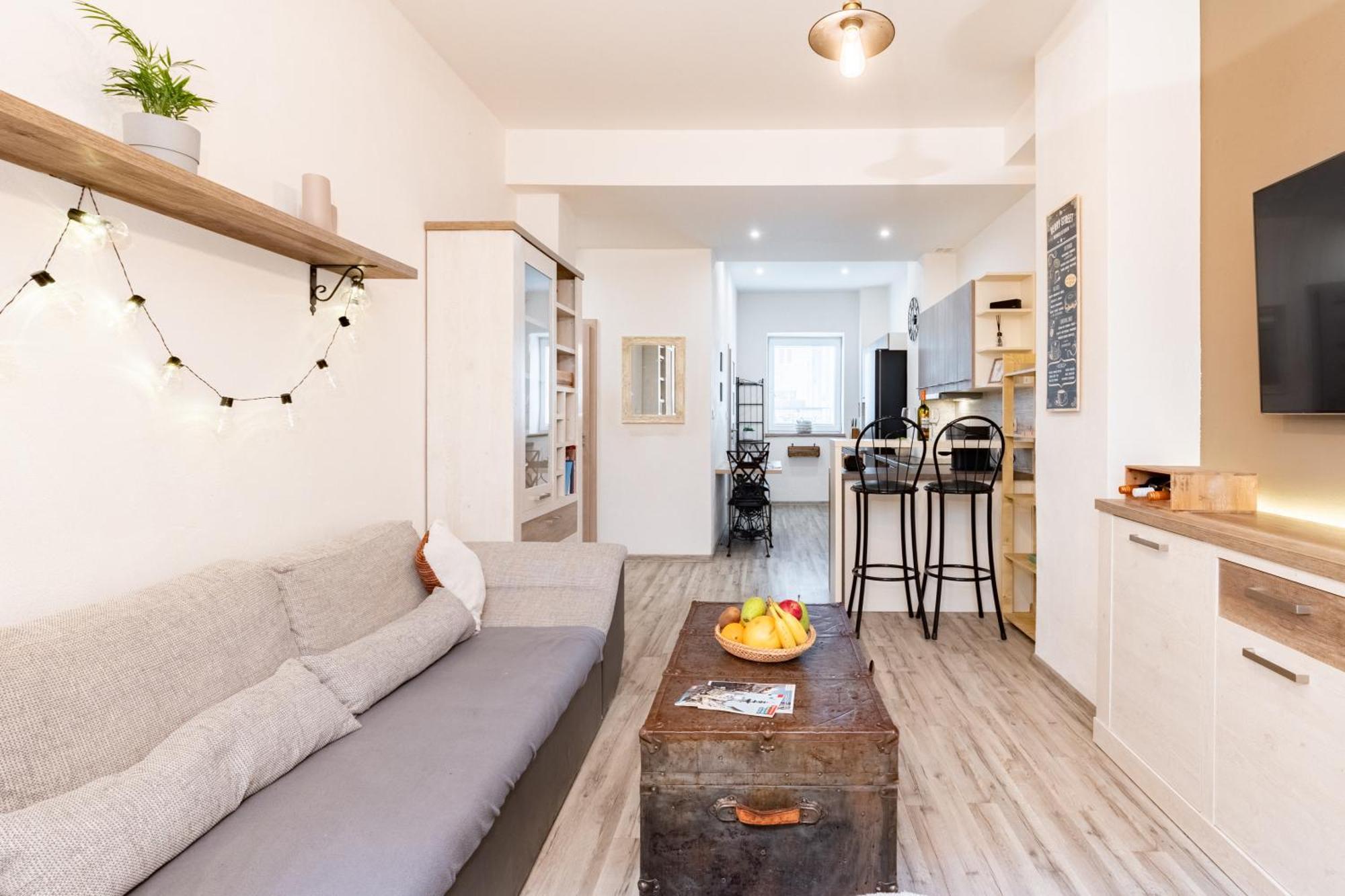 Appartamento Charming Flat, Steps From Castle - Historic Part Bratislava Esterno foto