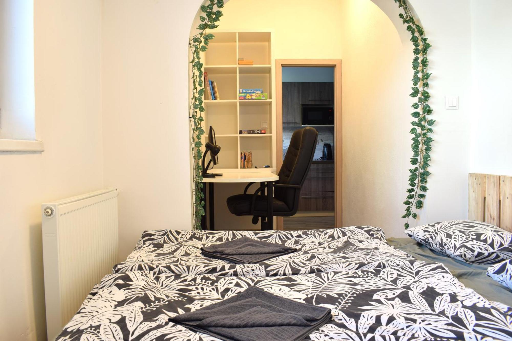 Appartamento Charming Flat, Steps From Castle - Historic Part Bratislava Esterno foto